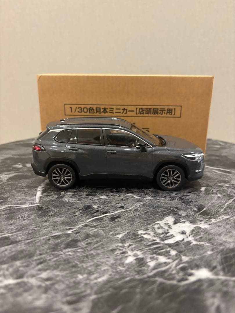 新型カローラクロス ミニカー カラーサンプル アッシュ【非売品】