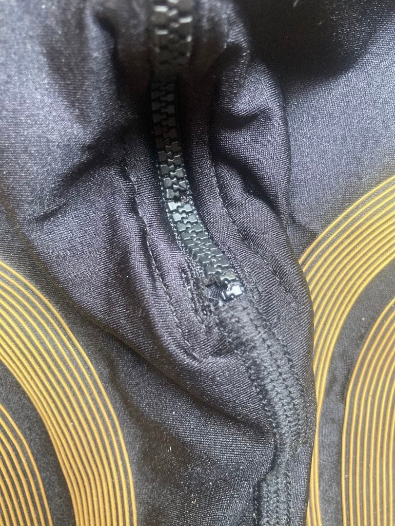 adidasフルボディスーツ競泳水着S〜Mサイズ相当 ジッパー壊れてます。