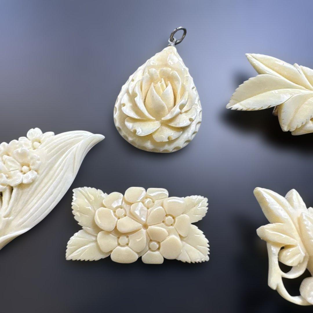 【vintage】鯨歯　ブローチと素材まとめ売り　ハンドメイドに！