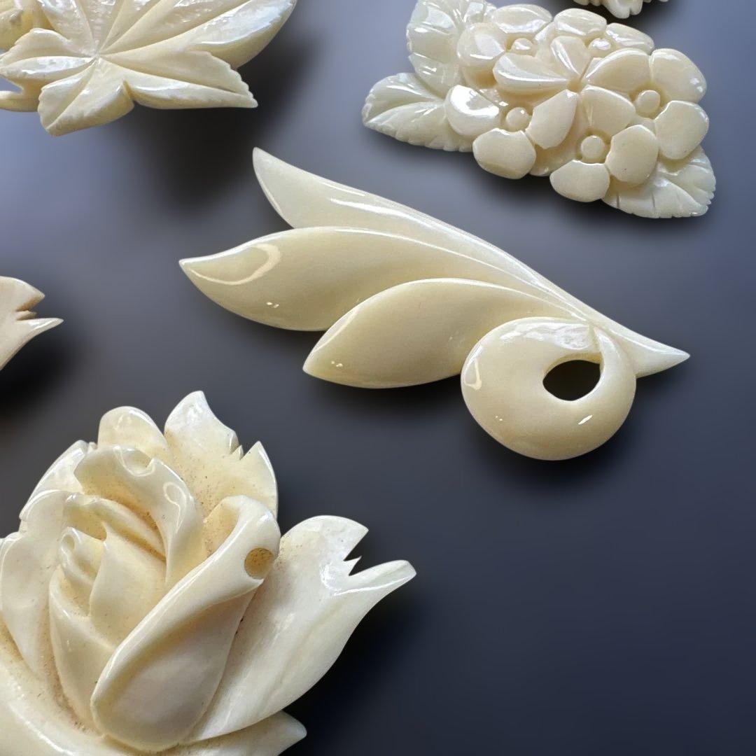 【vintage】鯨歯　ブローチと素材まとめ売り　ハンドメイドに！