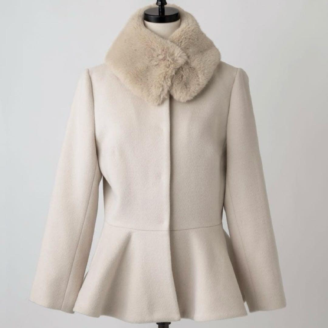 ジェンヌ エコファー襟付き ペプラム ショートコート