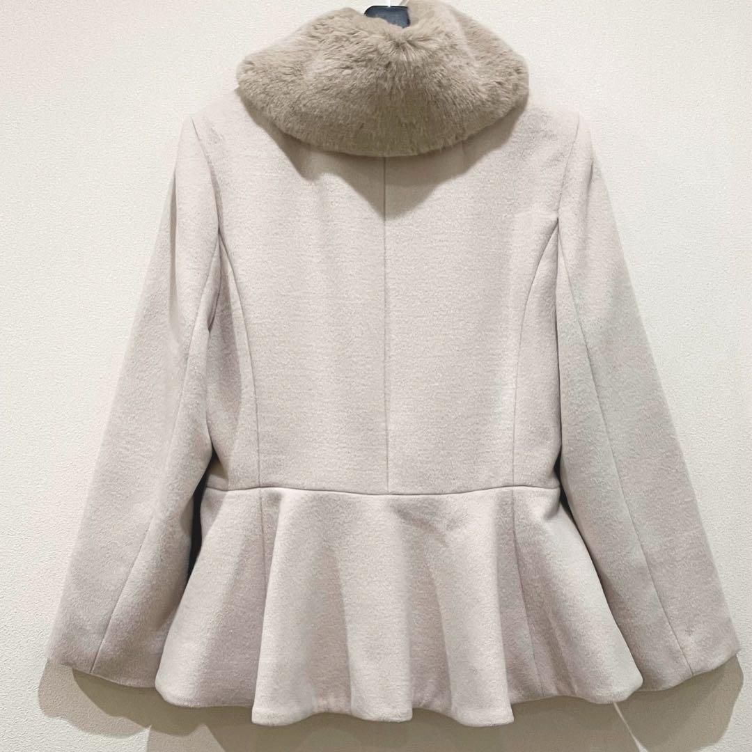 ジェンヌ エコファー襟付き ペプラム ショートコート