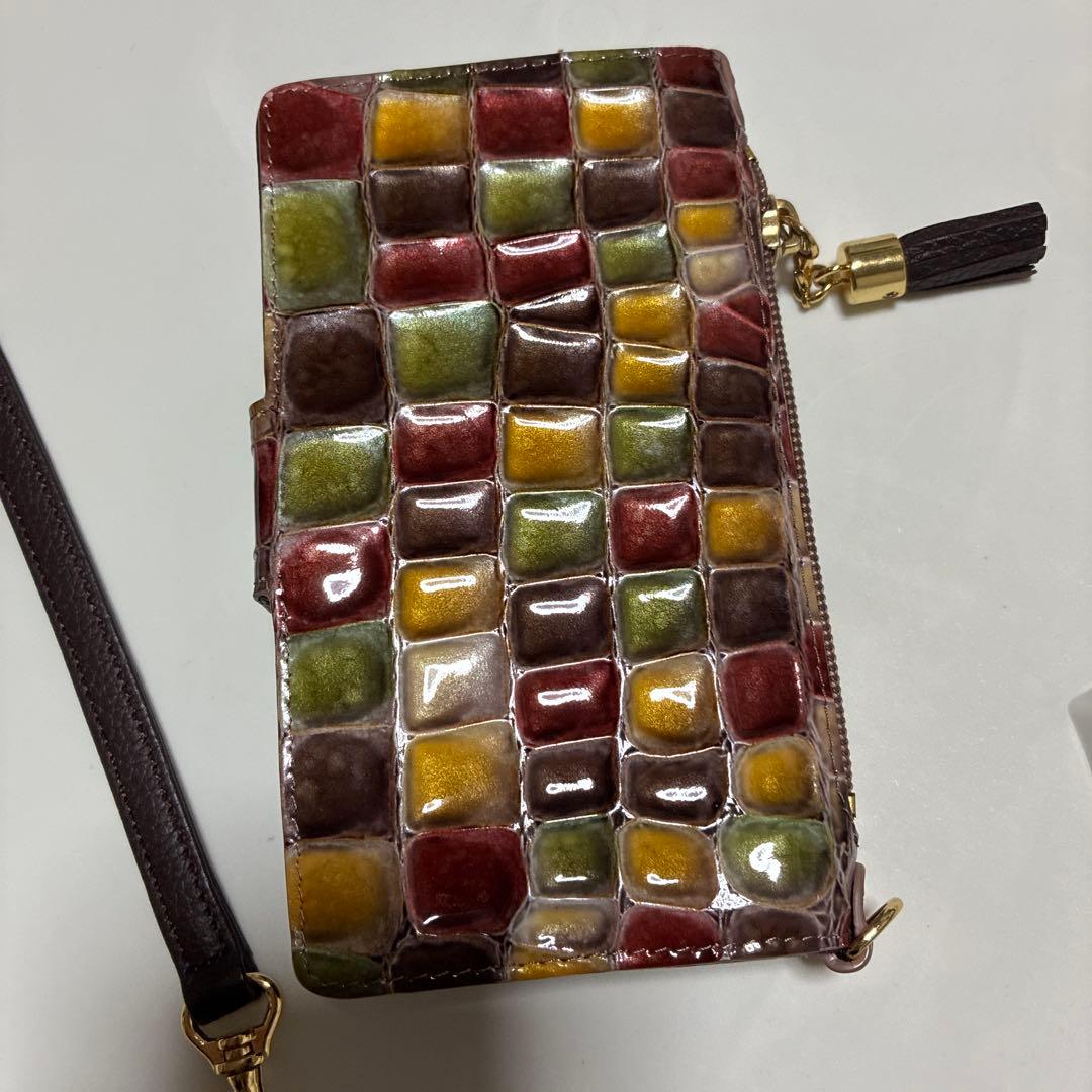 アタオ　スマホケース　ハンドストラップ付き