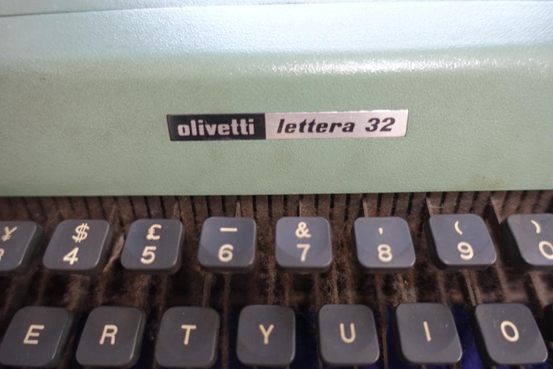Olivetti Lettera 32 タイプライター グリーン