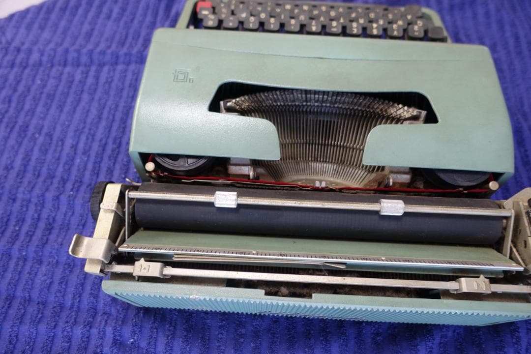 Olivetti Lettera 32 タイプライター グリーン