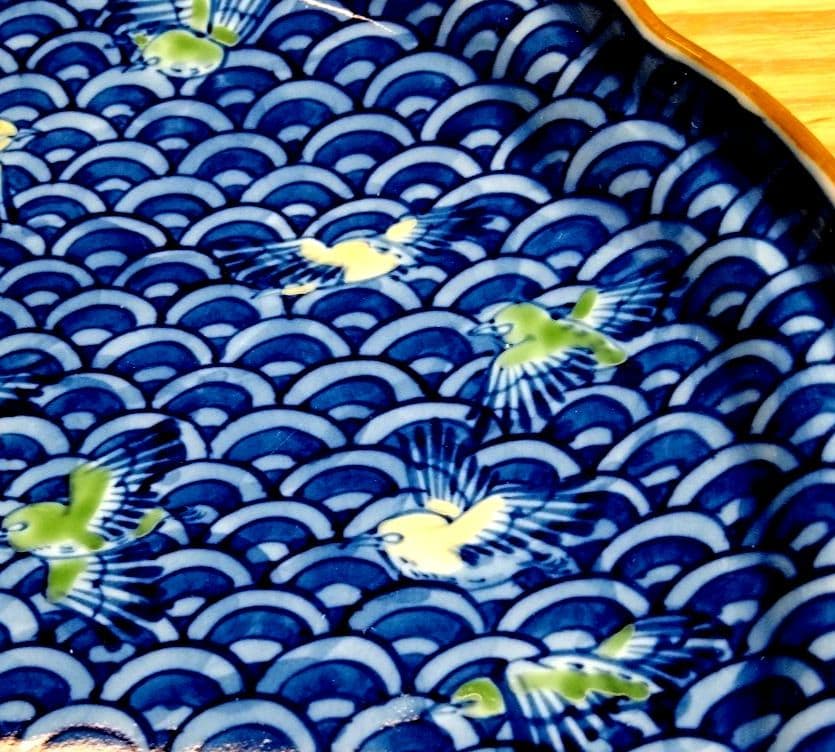 ☆館林 源右衛門 染錦波千鳥皿