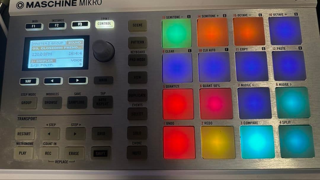 NI MASCHINE MIKRO MK2　ホワイト