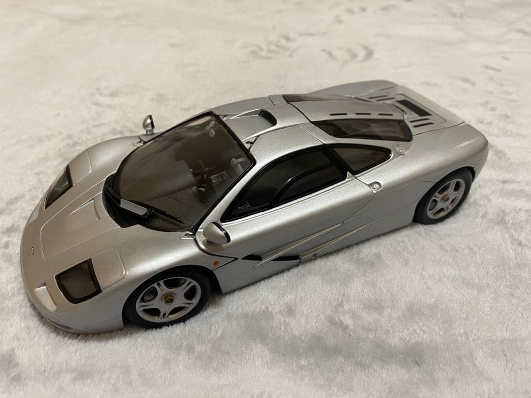 ミニカー UT McLaren F1 1/18