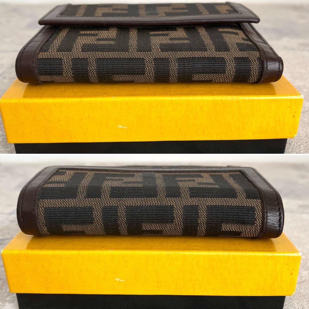 美品✨FENDI ズッカ 二つ折り財布 FF キャンバス レザー ブラウン