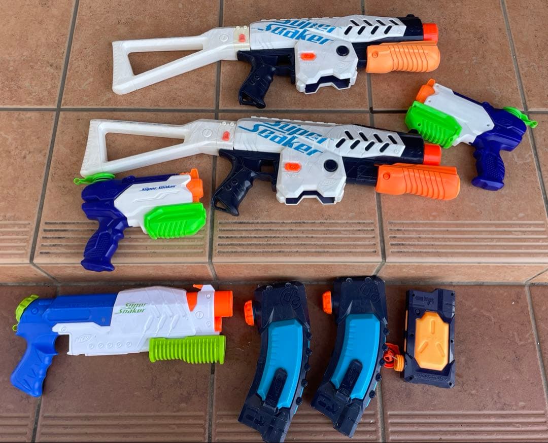 ナーフ　水鉄砲　トイ　ガン　スーパーソーカー