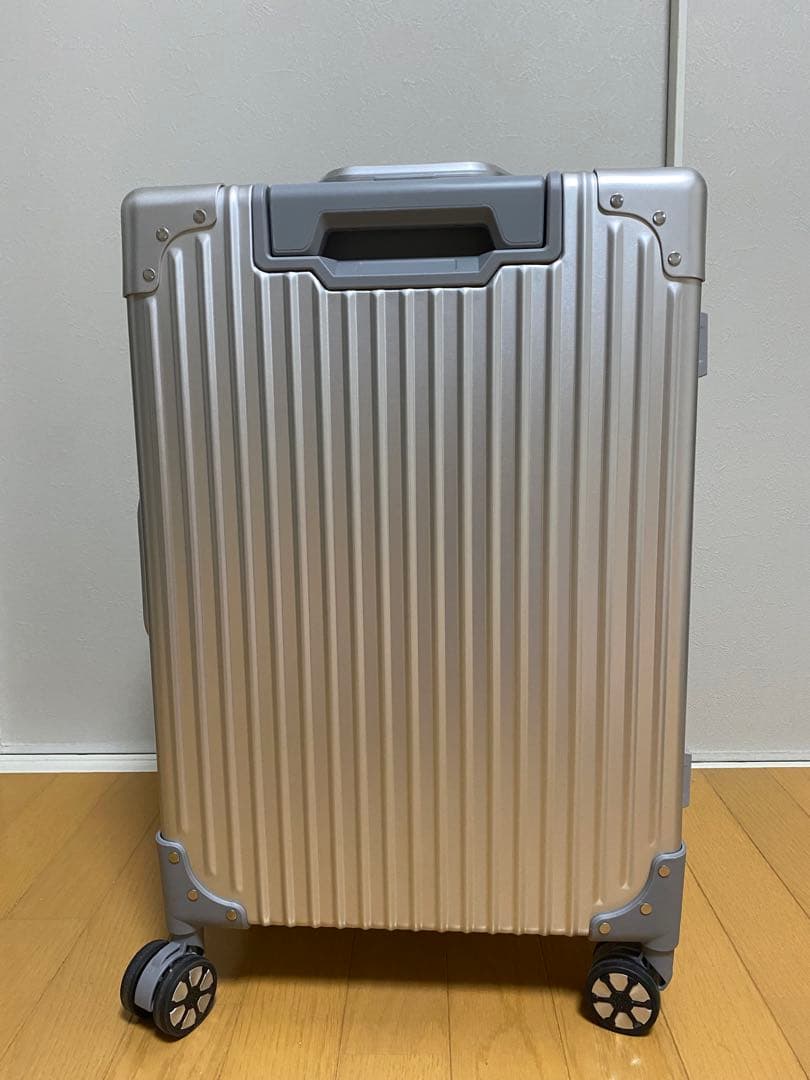 【10月7日までの出品】オールアルミニウム　スーツケース