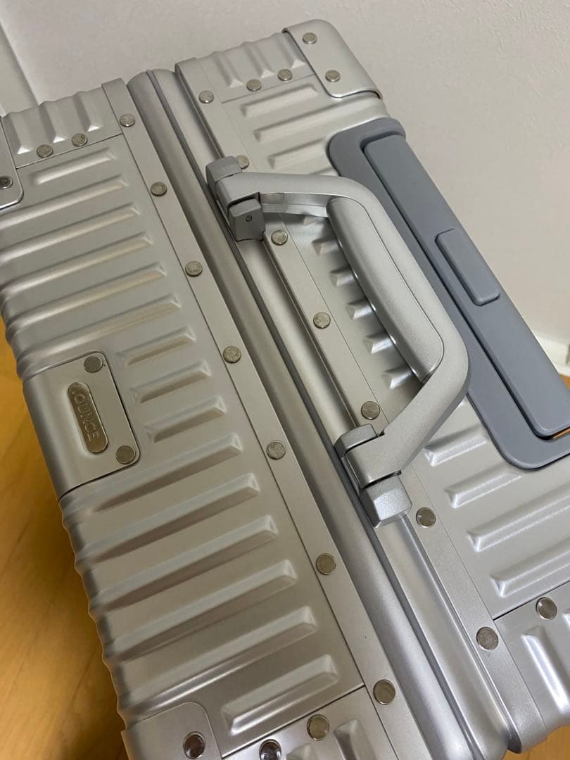 【10月7日までの出品】オールアルミニウム　スーツケース