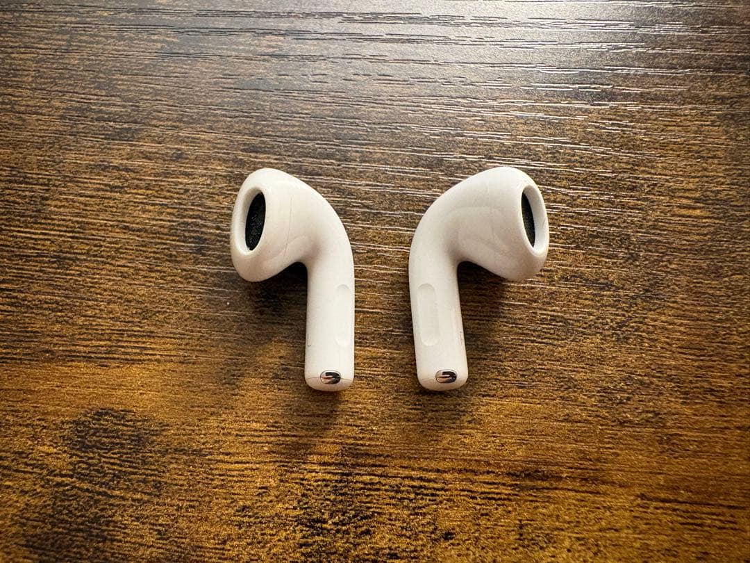 【美品】AirPods4本体　箱付き　ノイズキャンセリング（SNC）なし