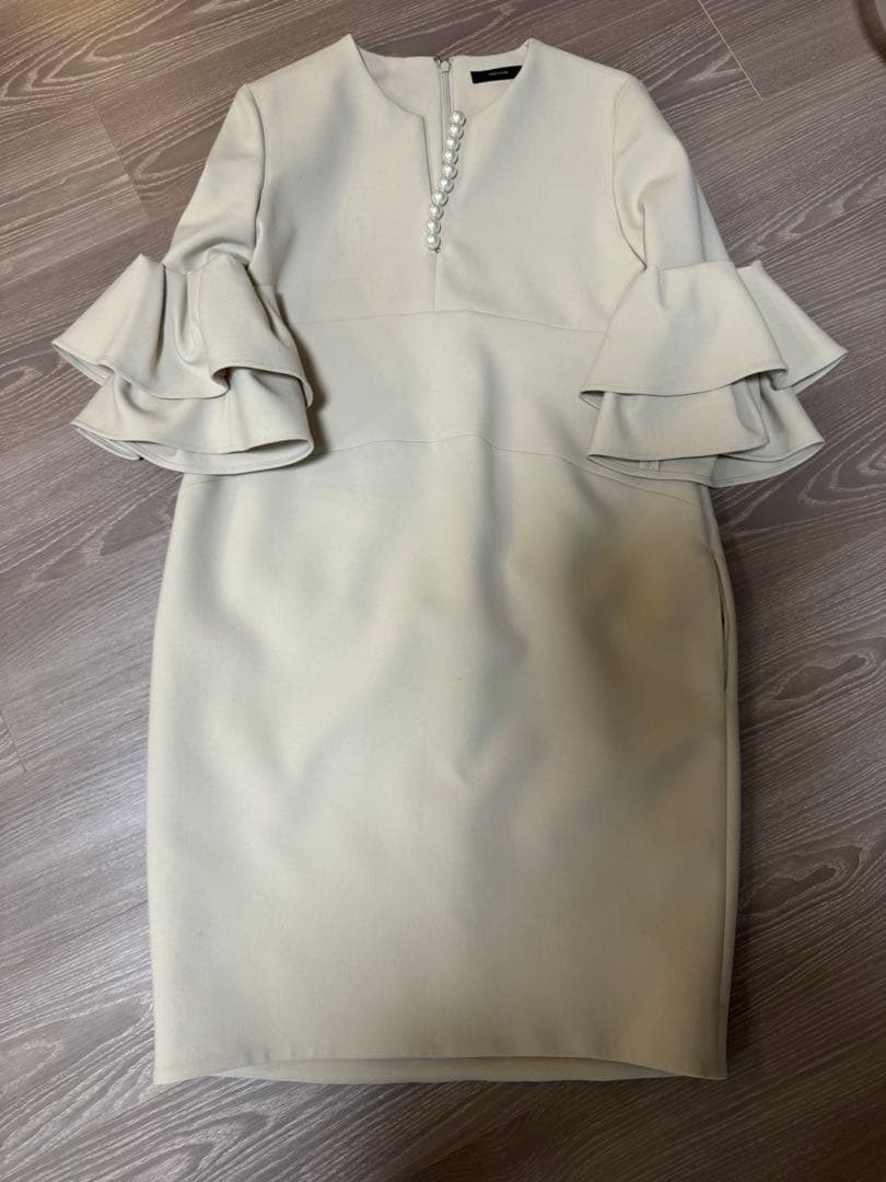 YOKOCHANクリーム色 フリル袖 パーティードレス　サイズ40