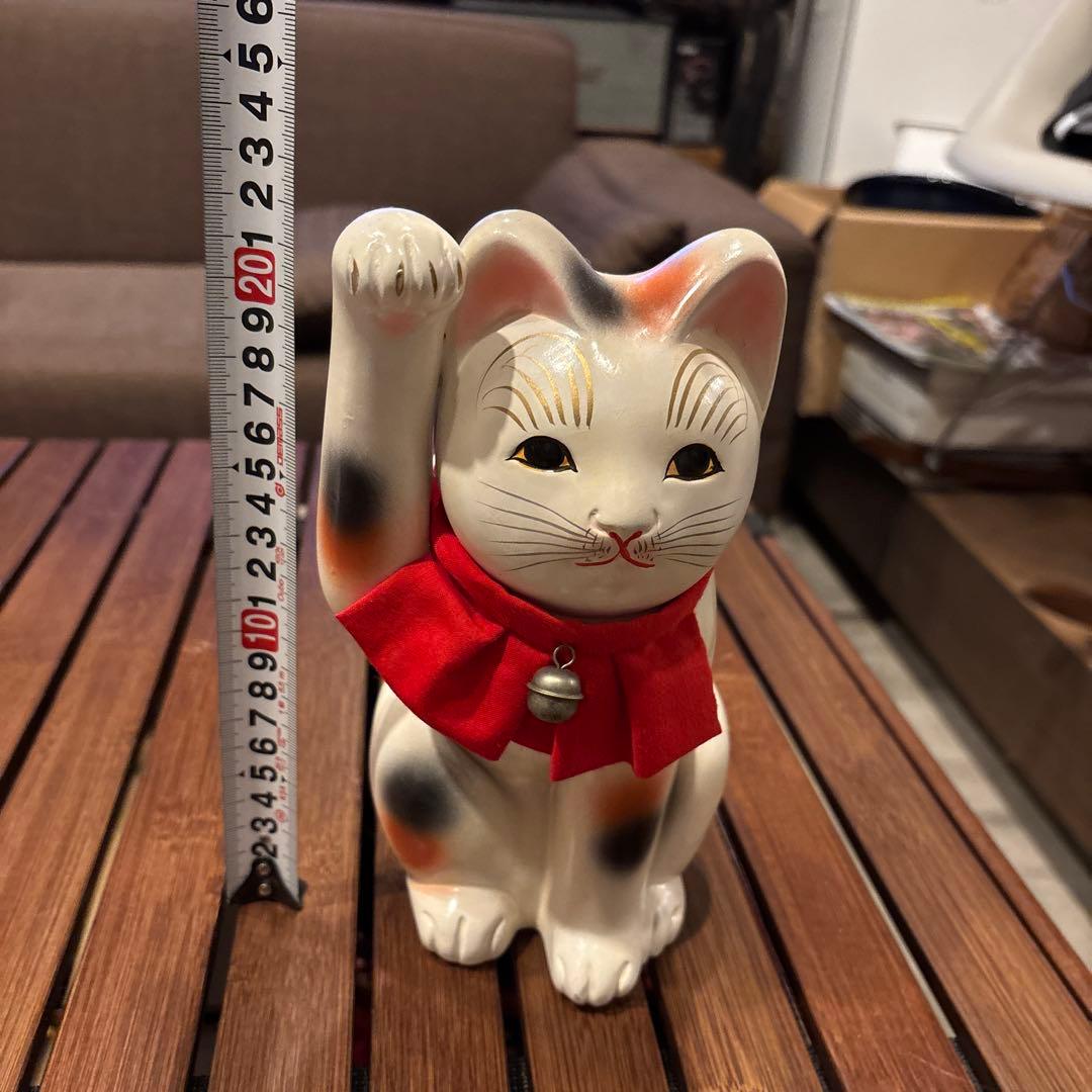 陶器 招き猫 鈴付き 赤いスカーフ