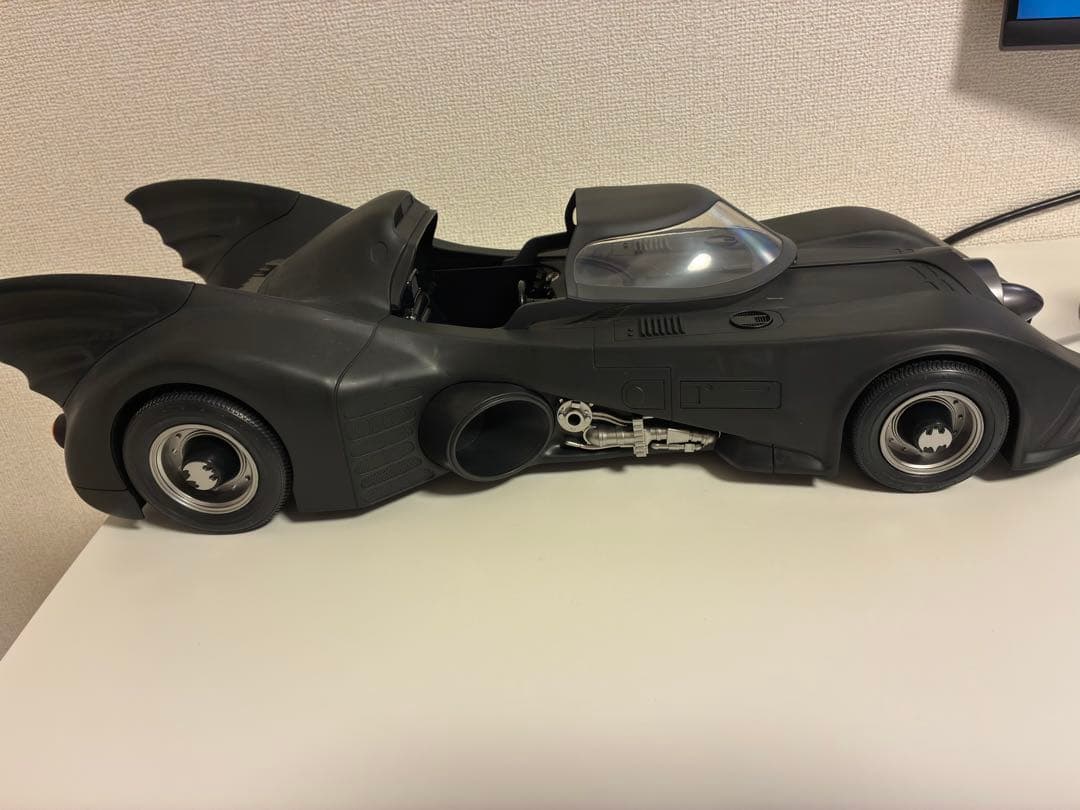 DCマルチバース　バットマン　バットモービル