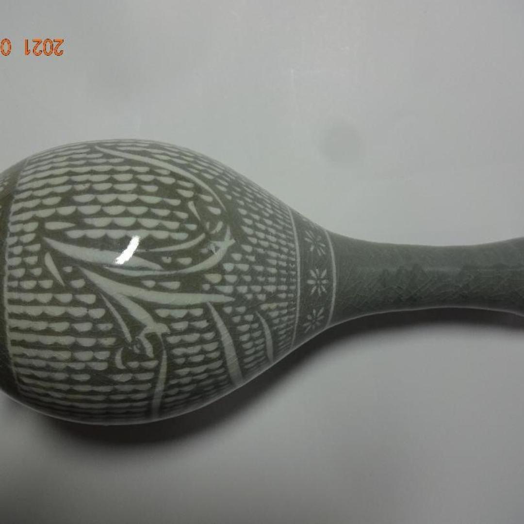 肥後高田焼(こうだやき)　青木修の『三島暦手象嵌入　鶴首花入』