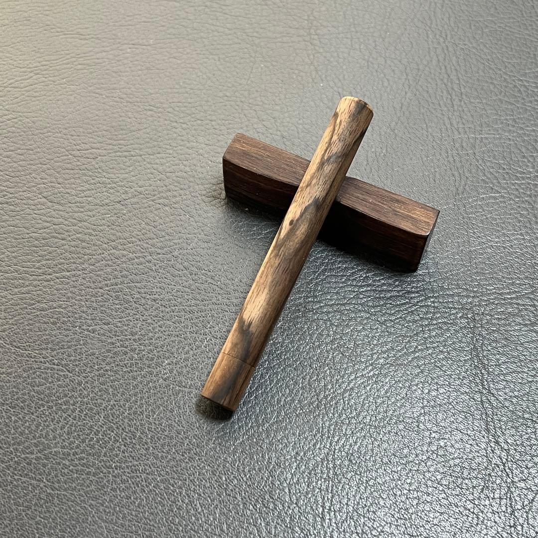 36黒柿　木製キャップ芯ケース　木目揃え　キャップのところにほんの少し孔雀杢