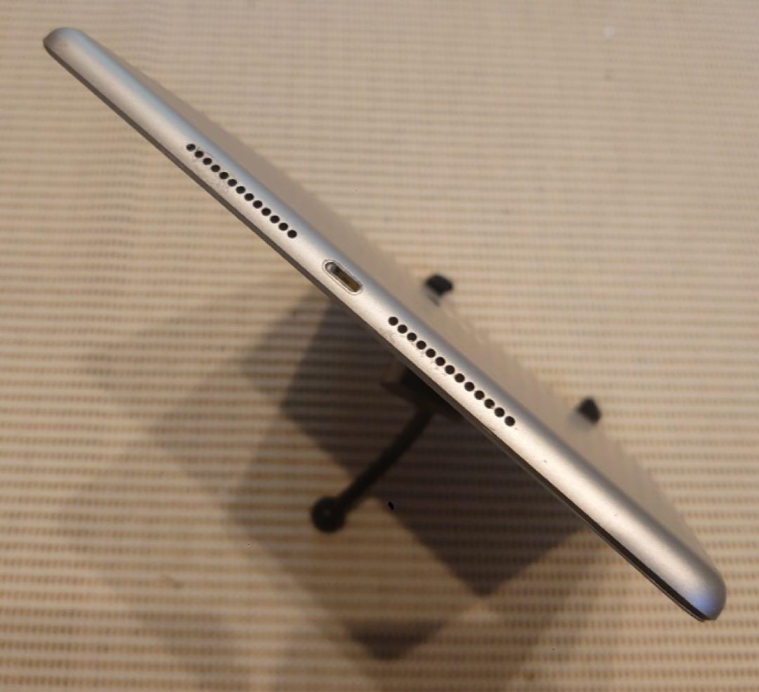 完動品SIMフリーiPad第8世代(A2429)本体32GB送料込1Q1KN