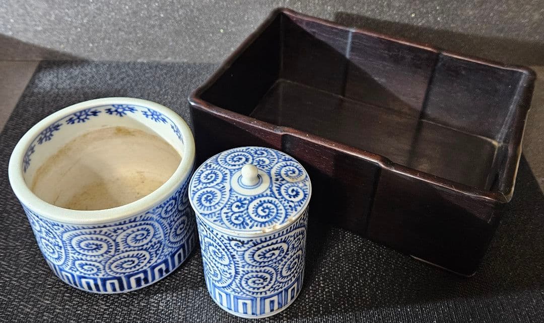 江戸時代後期　古伊万里　たこ唐草文様　 煙草盆　3点揃い　紫檀箱入　茶道具