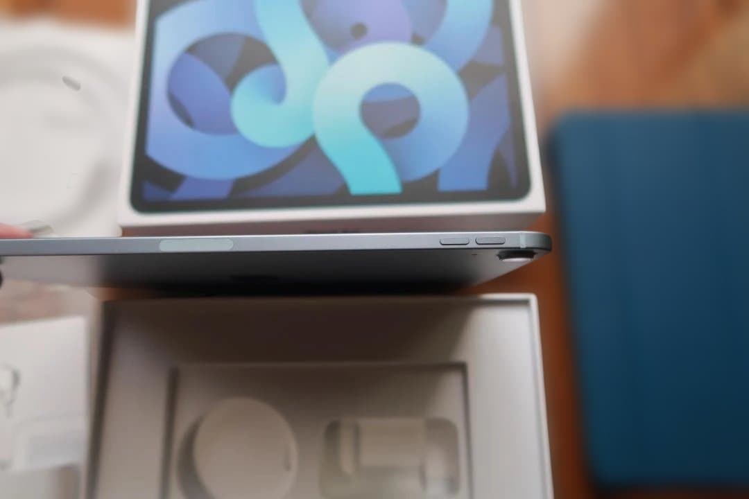 Apple iPad Air Cellular 第4世代 + ケース付き