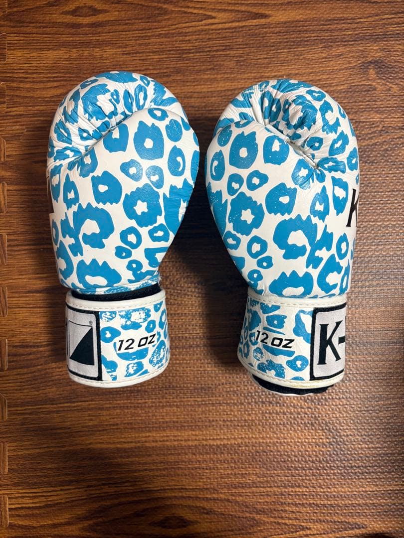K-1 ボクシンググローブ 12 oz 青いヒョウ柄