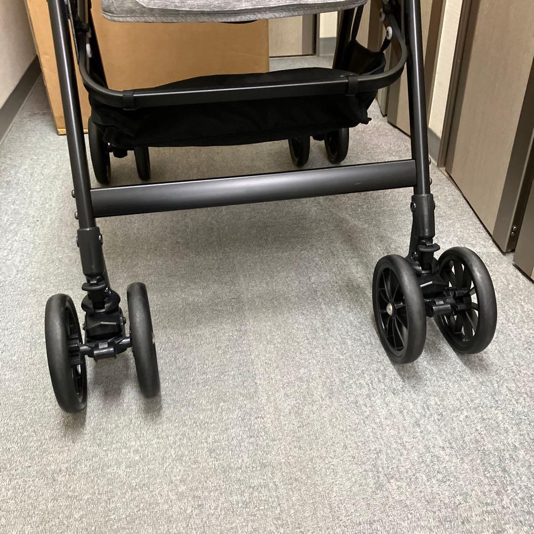 コンビ　コムペット　ミリクランライト　ペット用カート　小型犬、中型犬