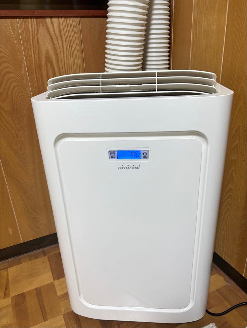 あ*こ様 美品　トヨトミ TAD-22JW 2019年製 スポット冷暖エアコン