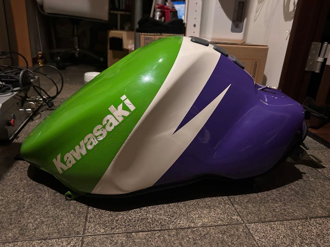 Kawasaki ZX9R/B 91年式　燃料タンク