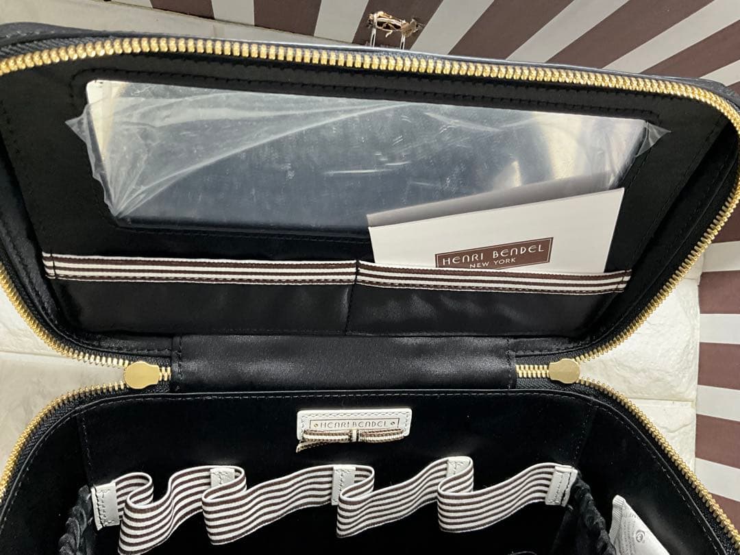 セール　ヘンリベンデル　黒 クロコダイル風 トレインバック　未使用品