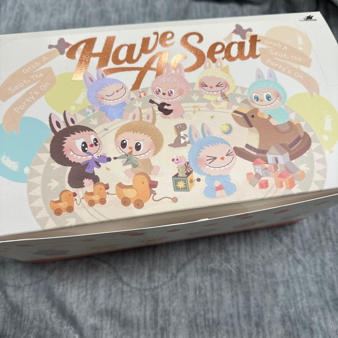 割引中！ポップマート　ラブブ　ハブアシート