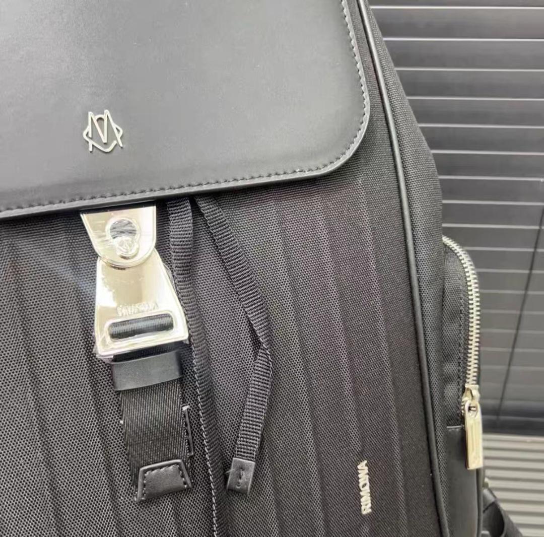 RIMOWA ブラック レザー ストライプバックパック