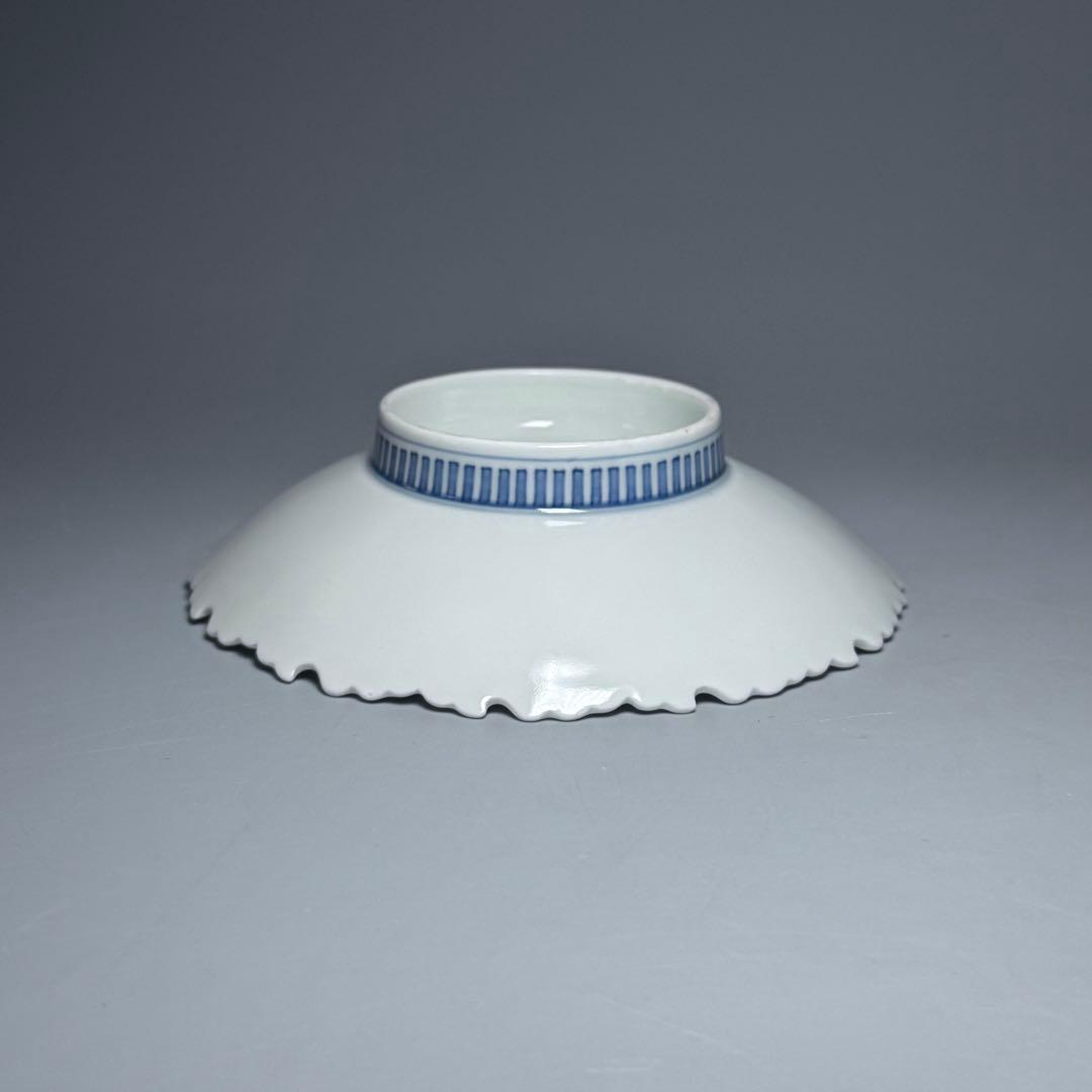 後期鍋島　染付蝶文牡丹形皿　1830-1870　「将軍家への献上鍋島」　同手掲載