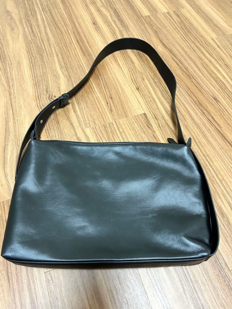 イアハピヨネ　ショルダーボディバッグ