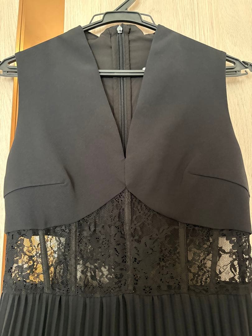 黒のレース 切り替え ドレス GIANA