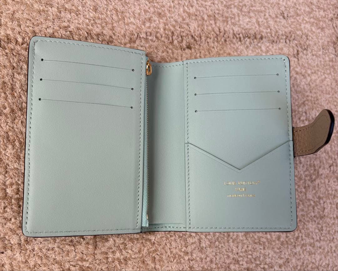 【ゆかっち】 ルイヴィトン ヴェルティカルウォレットコンパクト グレージュ