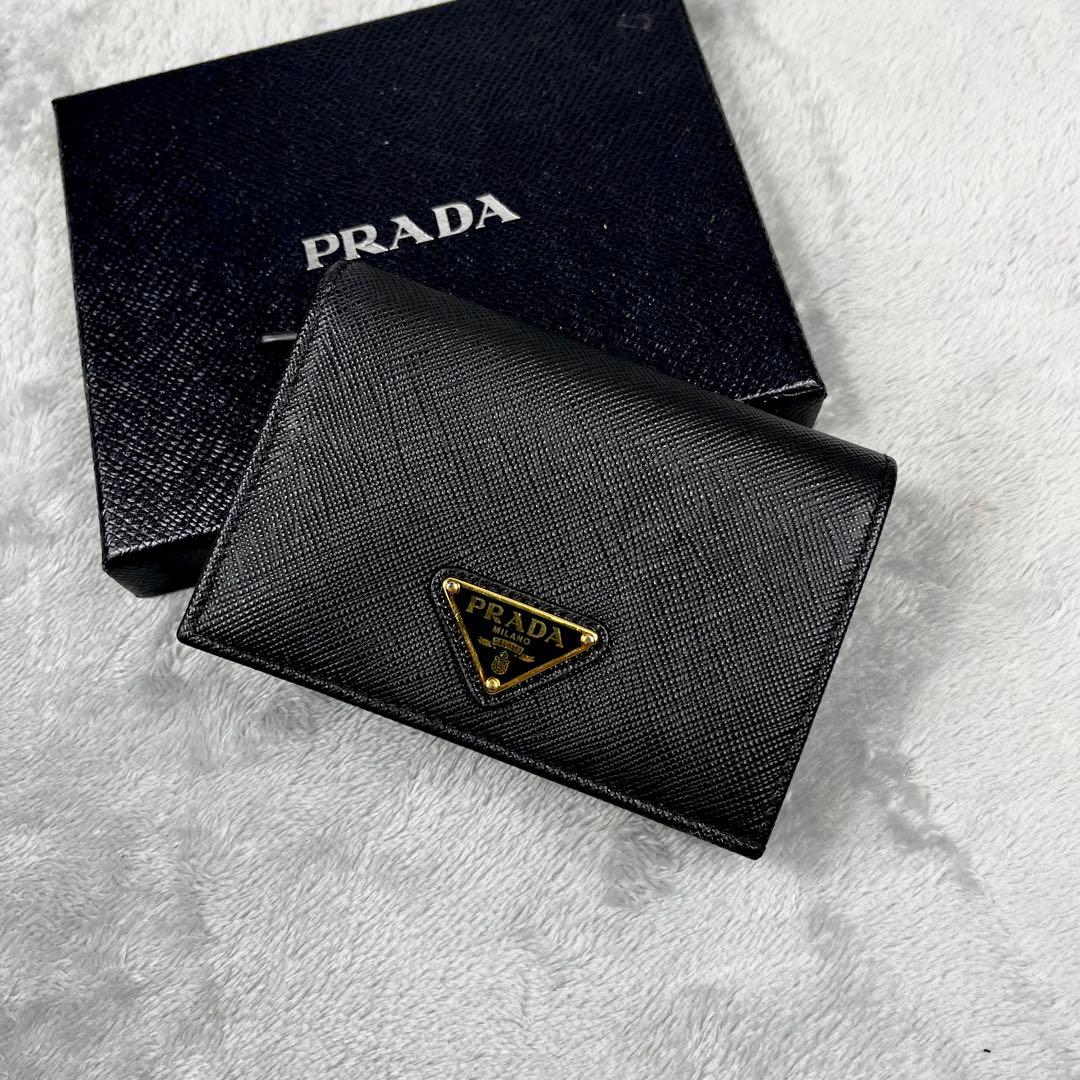 現行モデル・極美品✨ Prada プラダ 2つ折り財布 ブラック 黒 三角ロゴ