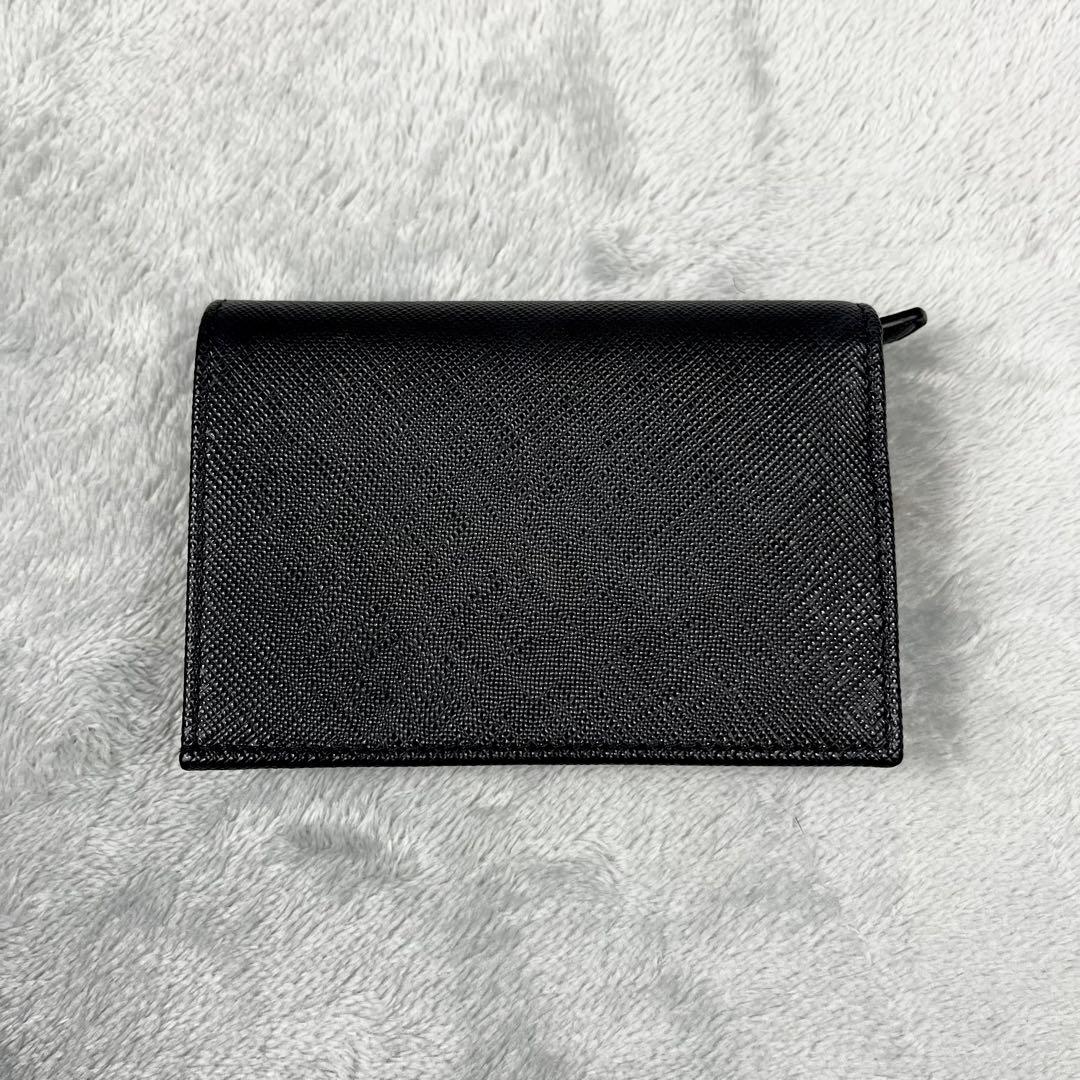 現行モデル・極美品✨ Prada プラダ 2つ折り財布 ブラック 黒 三角ロゴ