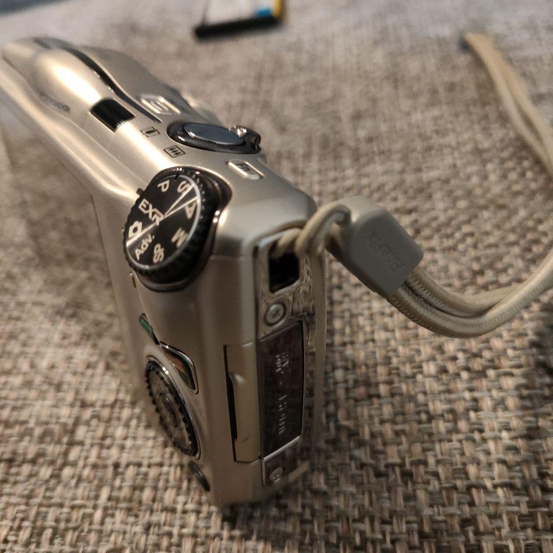 Fujifilm FinePix F770EXR 本体と付属品