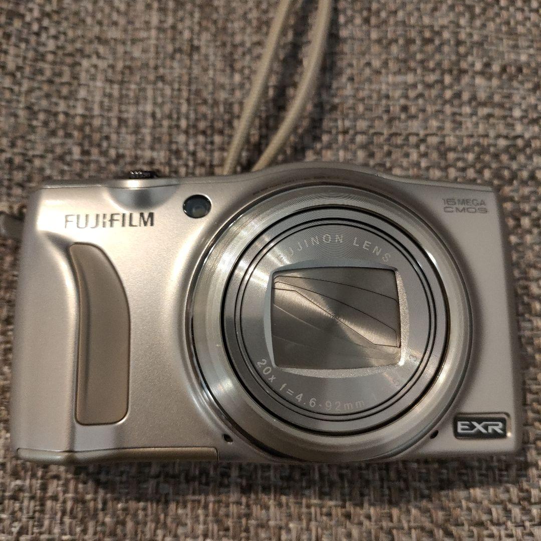 Fujifilm FinePix F770EXR 本体と付属品