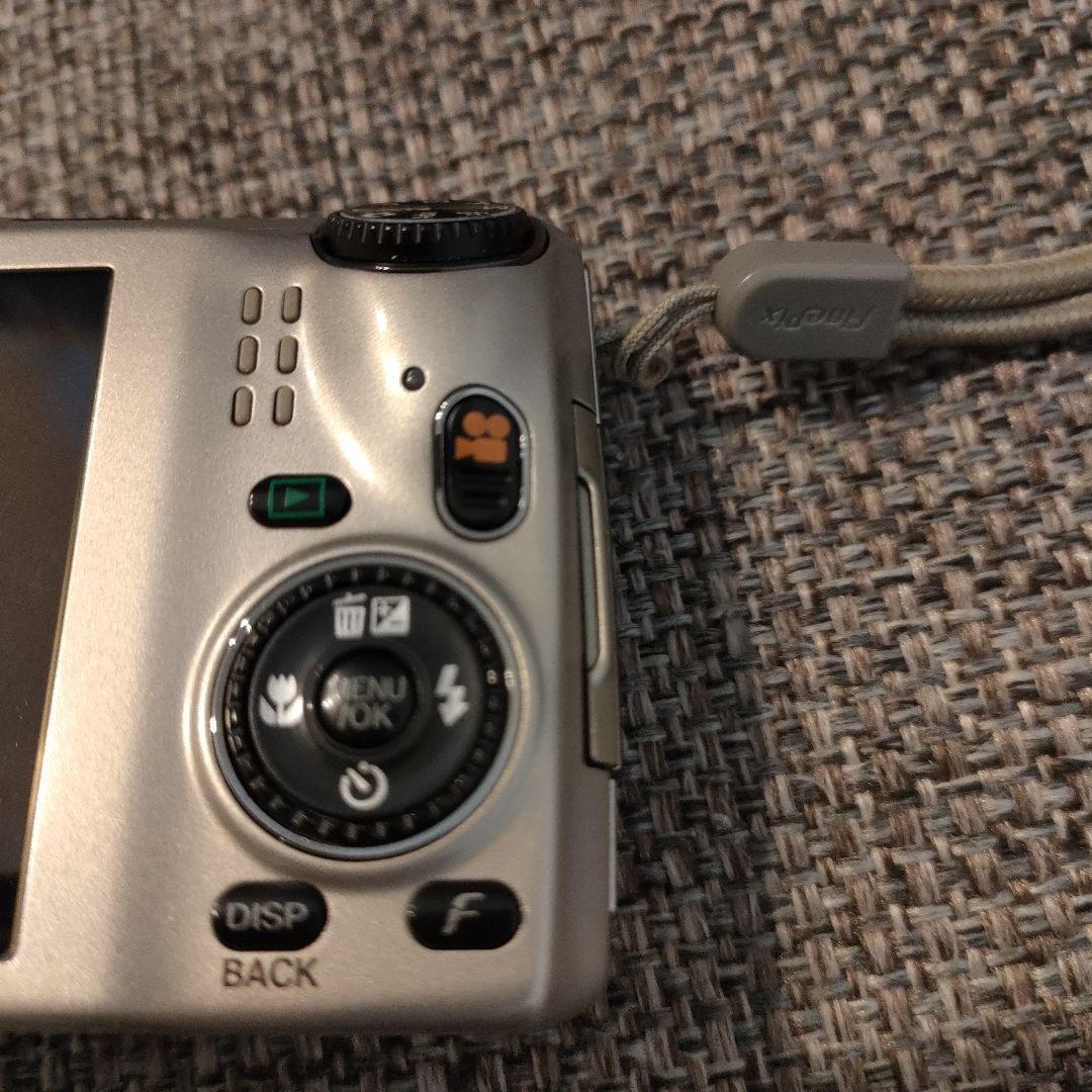 Fujifilm FinePix F770EXR 本体と付属品