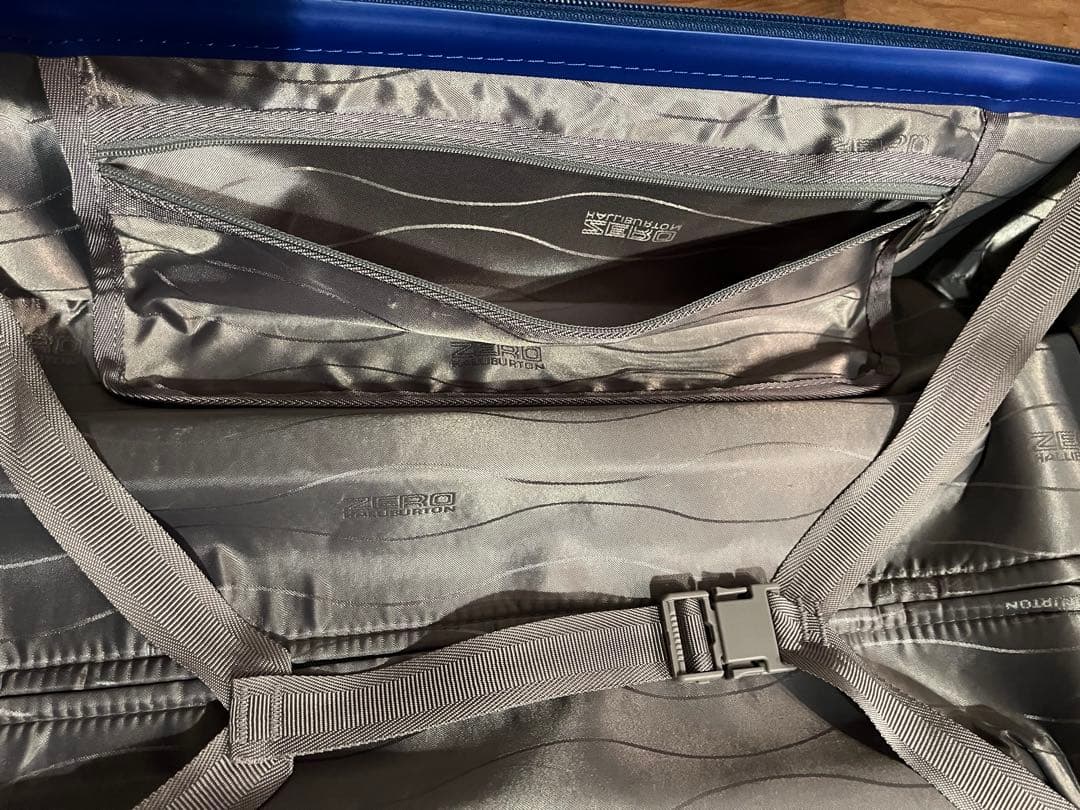 ゼロハリバートン　キャリーバッグ　二輪 旅行　スーツケース　ポリカーボネート