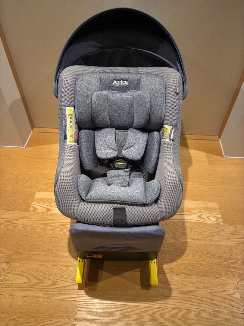 アップリカ　クルリラプラスライトISOFIX新生児から4歳まで