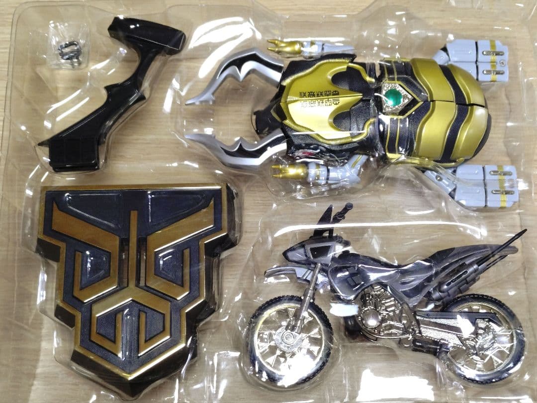 仮面ライダークウガ DXトライゴウラム 限定品 ブラックヘッドバージョン 箱無し