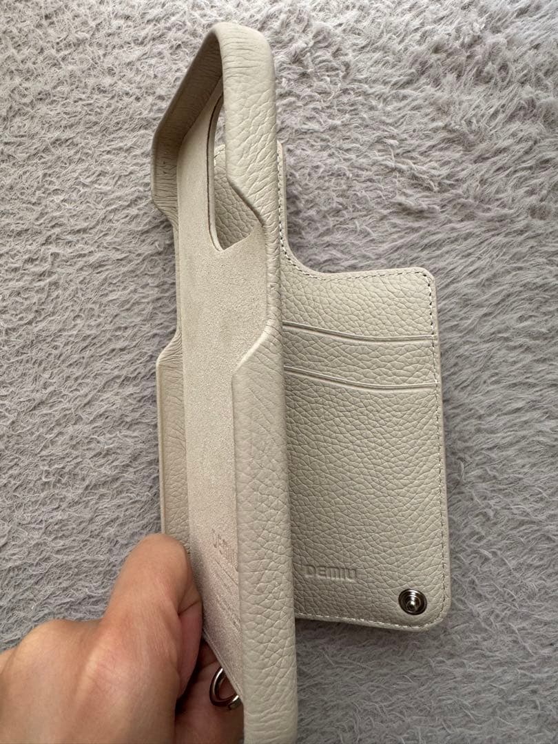 DEMIU　BALLON iPhone15ProMax ベージュ　ストラップ