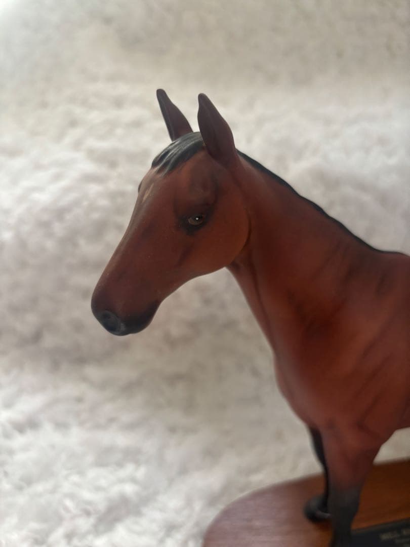ベスウィック BESWICK 競走馬 ミルリーフ 木台付き フィギュア 陶器