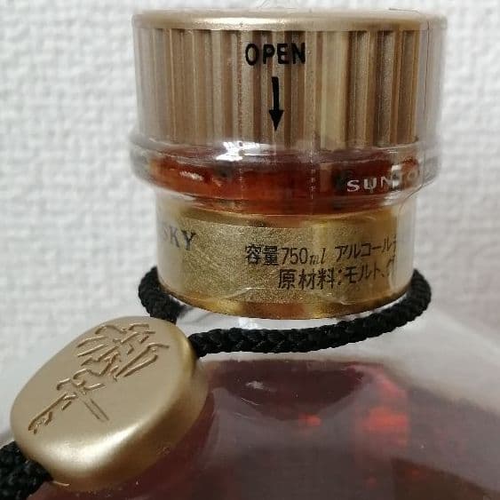 サントリー　響（旧17年）金キャップ向獅子　古酒　未開栓　K2202