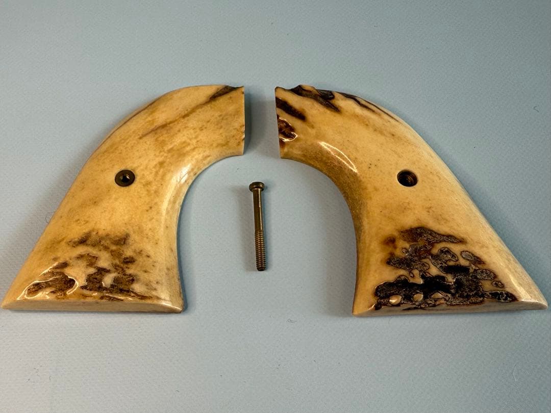 AJAX製　ハートフォードSAA 用スタックホーン（実物）グリップ