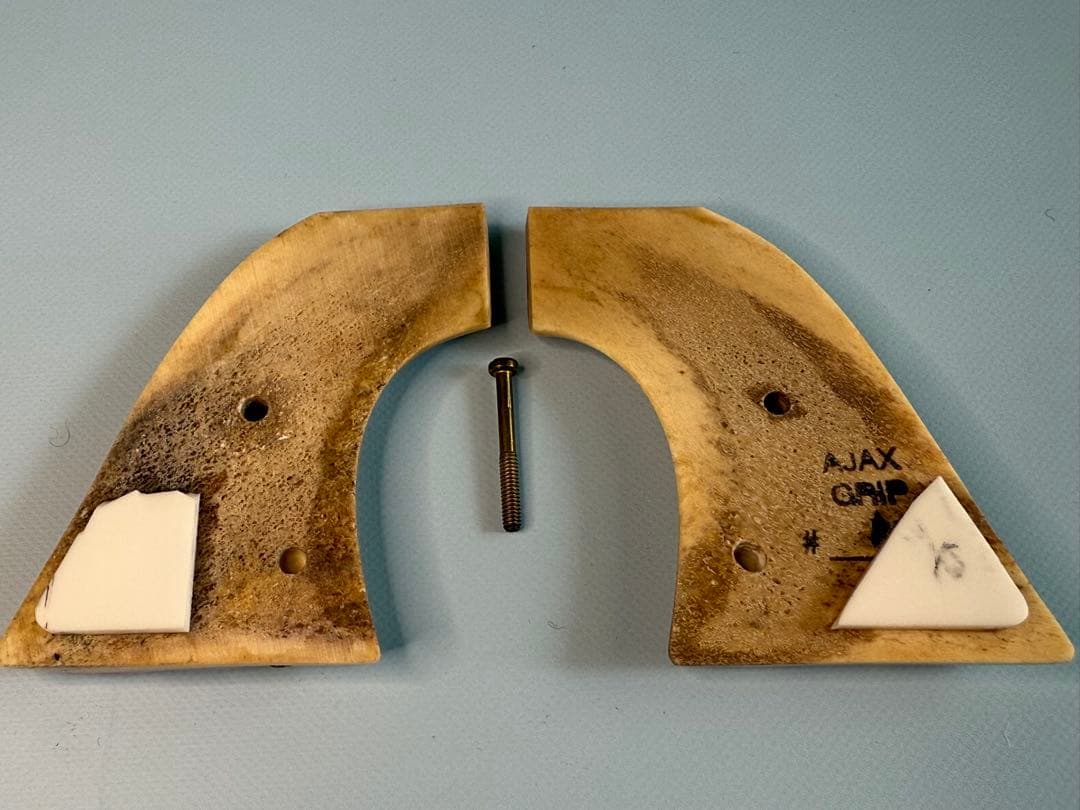 AJAX製　ハートフォードSAA 用スタックホーン（実物）グリップ