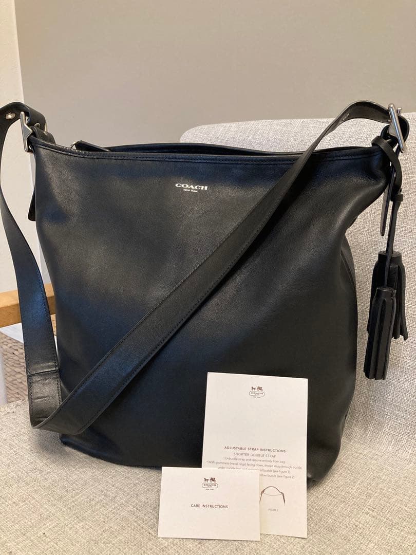 COACH ブラック ショルダーバッグ タッセル付き